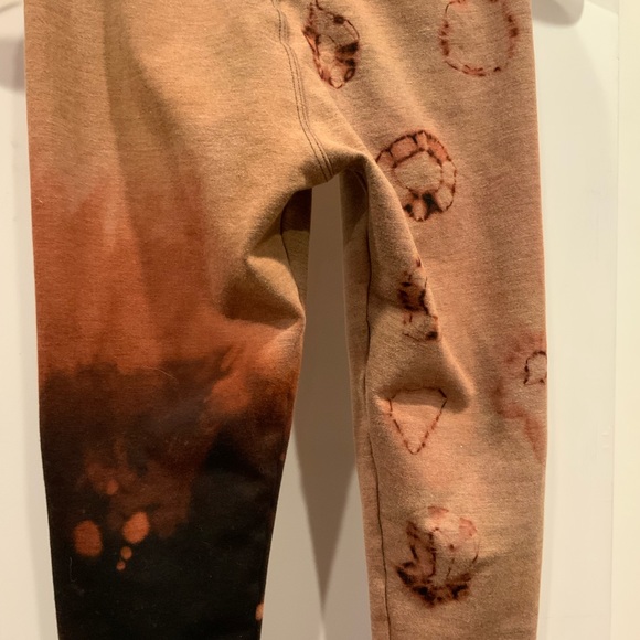 Reverse Bleach hand dyed leggings - Picture 4 of 13